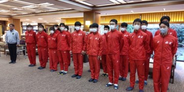 　　　　　　　西京高校男女選手団