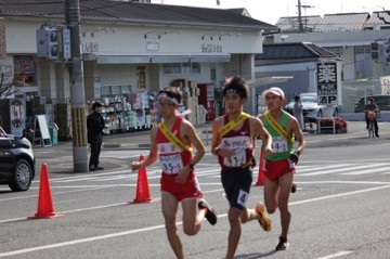 　　西京高校　男子1区　西大路通を力走‼